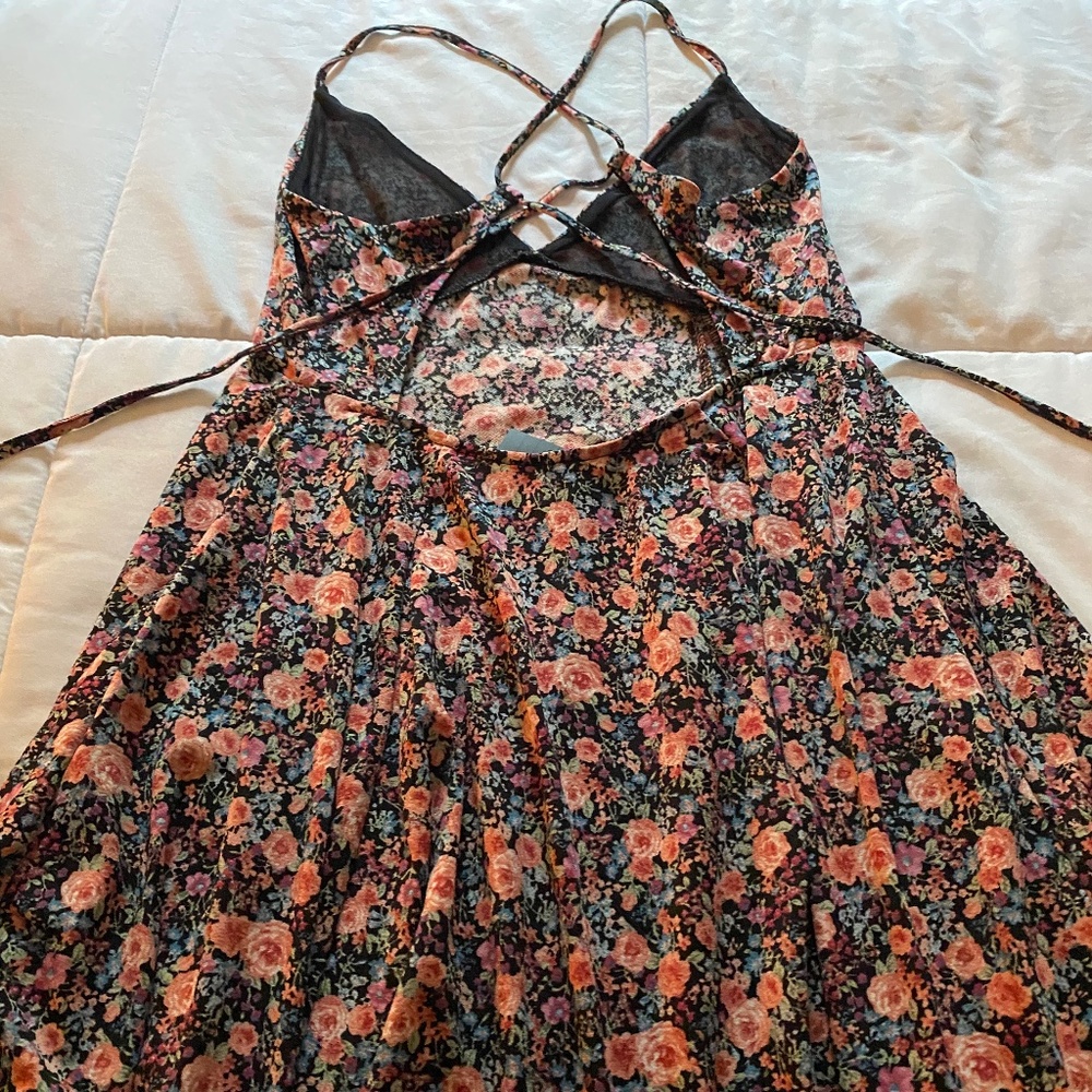 Dress - Picture 2 of 4